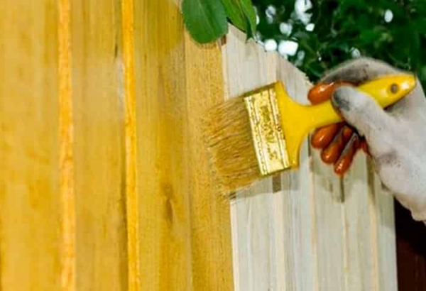 Чем покрасить деревянный забор кроме краски